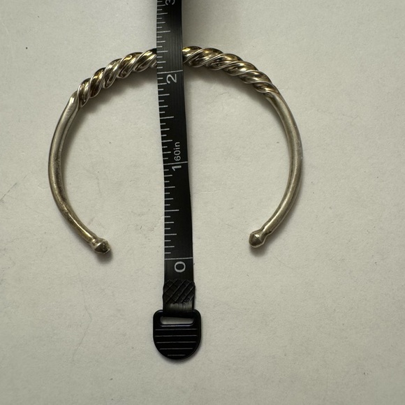 Vintage sterling silver twisted bangle. - Picture 2 of 4